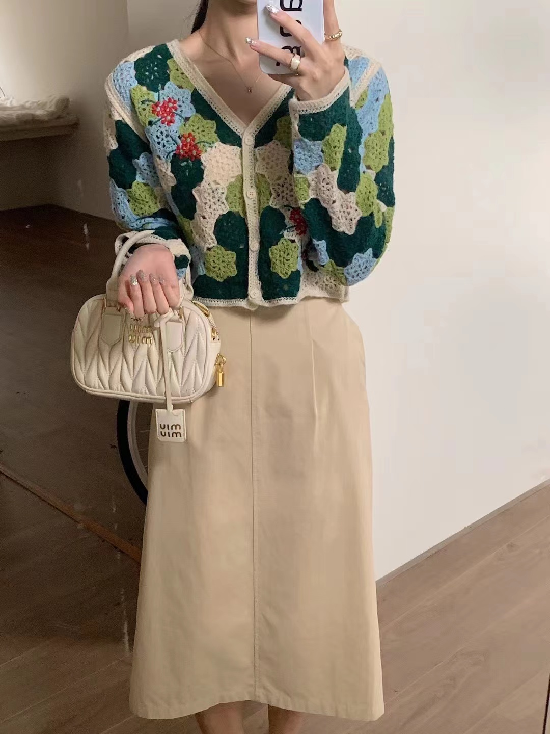 刺繡短款針織衫女春秋V領鏤空鈎花韓版小眾獨特洋氣百搭小開衫