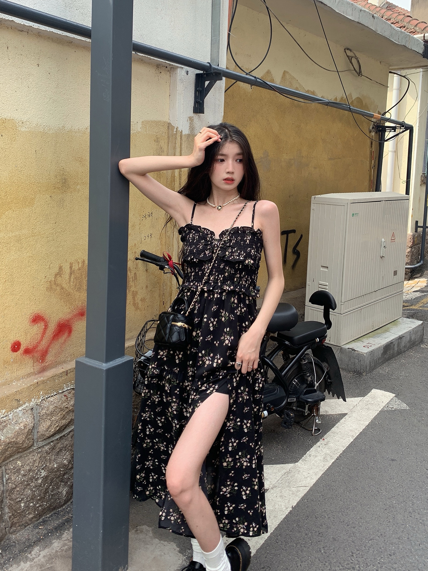 夏季閨蜜碎花吊帶連衣裙收腰顯瘦高級感+短袖木耳邊A字碎花長裙女
