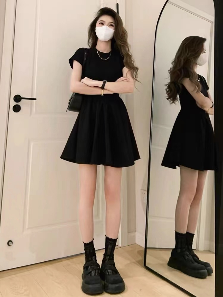 法式氣質赫本風黑色連衣裙子夏季2024年新款女裝小黑裙小個子短裙