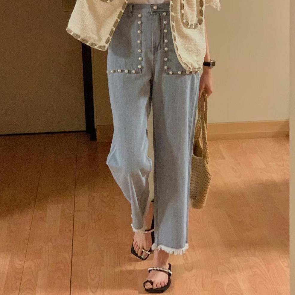 Uniquely designed elastic waist jeans with pearl pockets