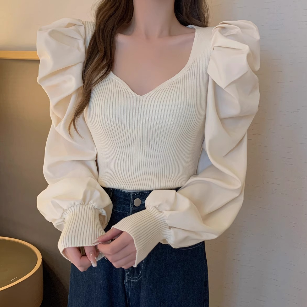 女裝2024年春裝新款法式鎖骨方領洋氣獨特别致泡泡袖長袖短款上衣
