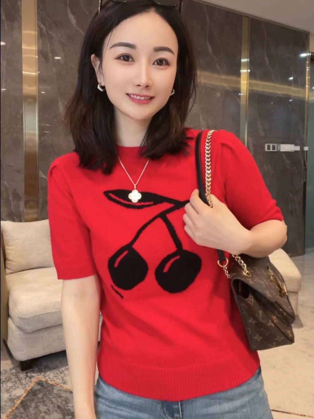 2024春款歐貨櫻桃紅色圖案寬鬆軟糯親膚羊毛針織衫毛衣多巴胺穿搭
