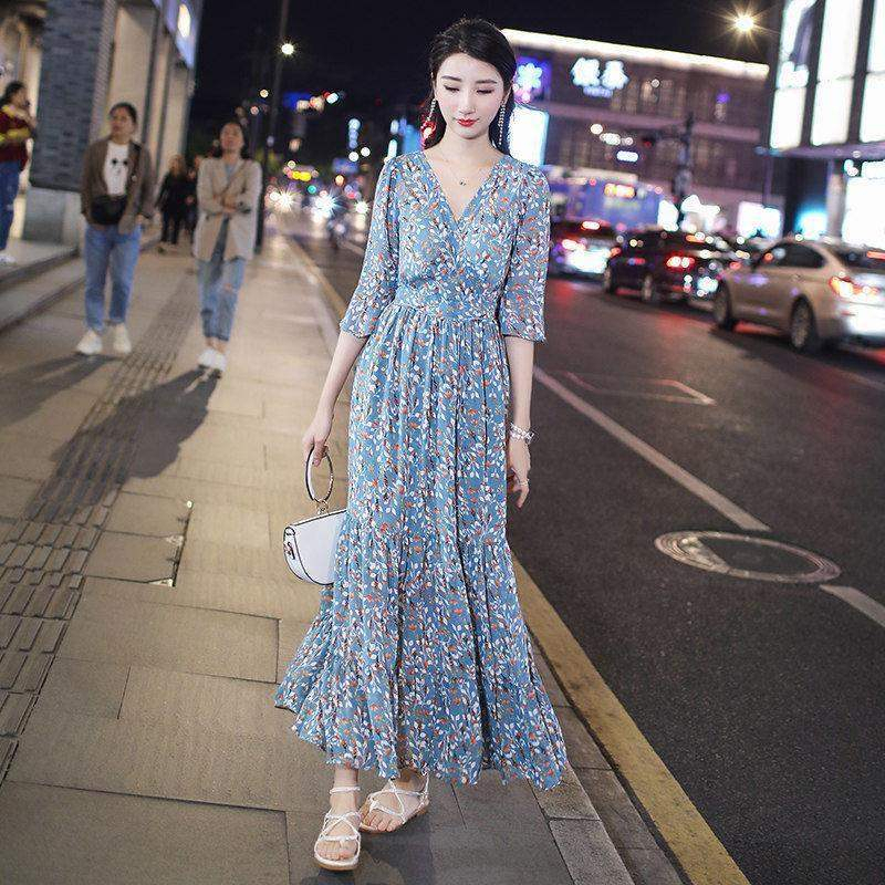 牛油果綠連衣裙2024新款女碎花雪紡長裙v領高腰遮肚顯瘦裙子仙
