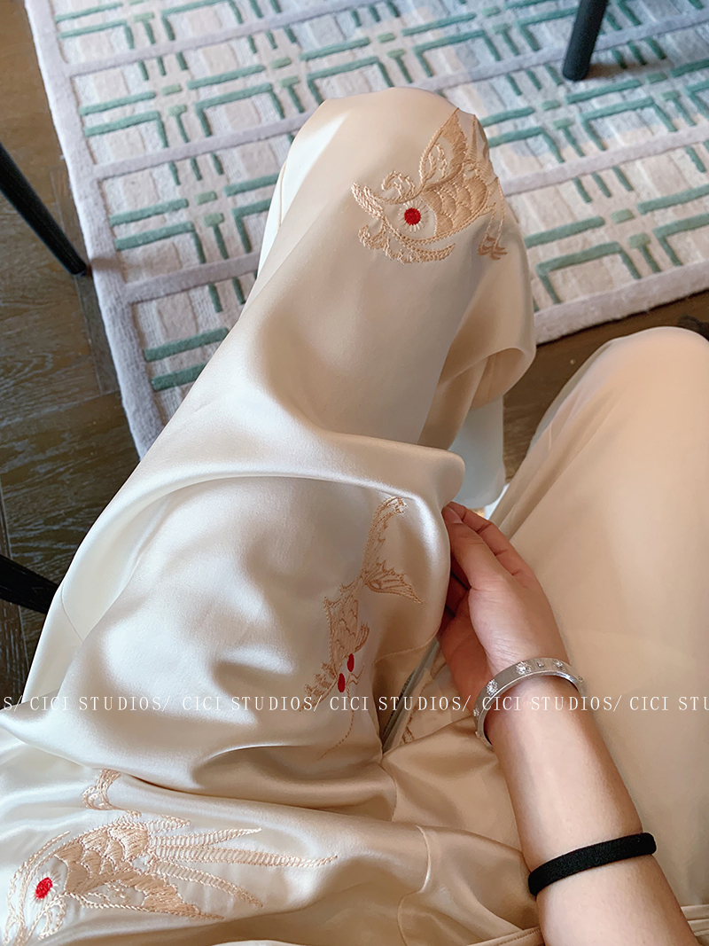 原版面料新中式國風刺繡鬆緊腰緞面休閒褲女春季新款顯瘦直筒褲