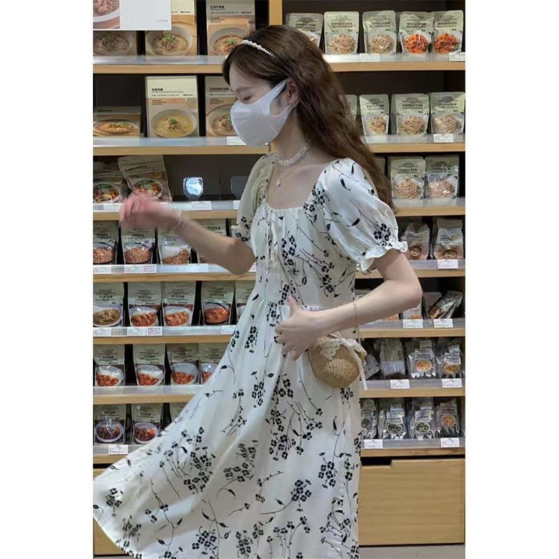 高級感茶歇法式初戀碎花連衣裙女夏季新款泡泡袖長裙