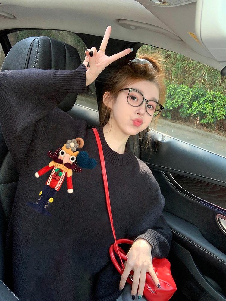 黑色毛衣女秋冬季2024新款卡通玩偶設計感復古慵懶風高級感針織衫