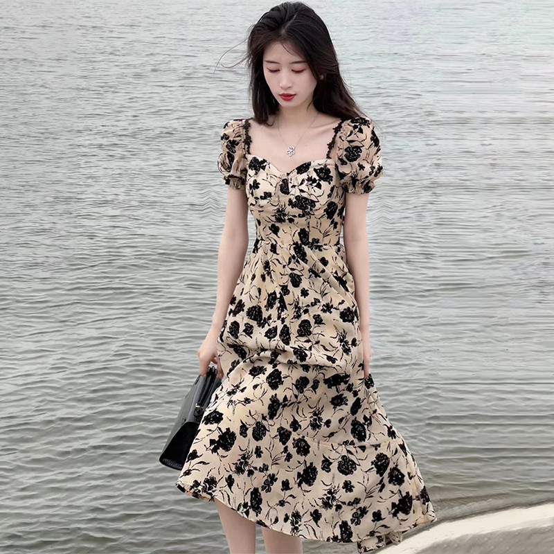 乾枯玫瑰赫本風氣質連衣裙法式高腰裙子設計感別致茶歇碎花長裙女