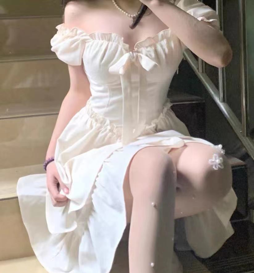 純欲風超仙森系夏季泡泡袖連衣裙2024約會茶歇純色短裙子女
