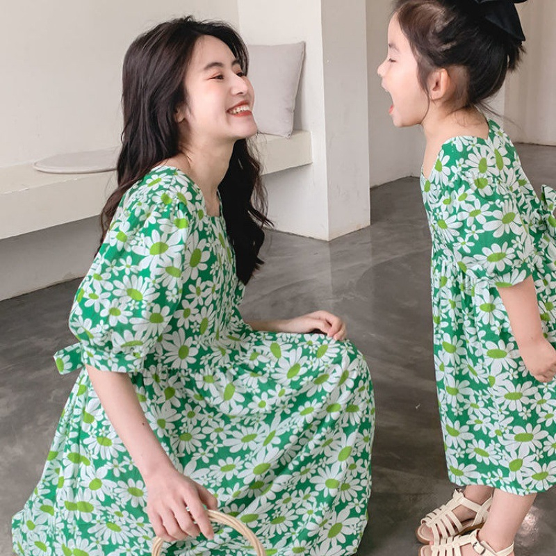 親子裙母女裝洋氣中長裙韓版新款夏裝女童連衣裙親子裝碎花連衣裙