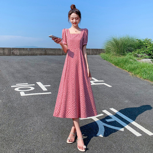 Slim and slim summer retro waist Hepburn Korean version 2024 travel square collar mid-length new dress