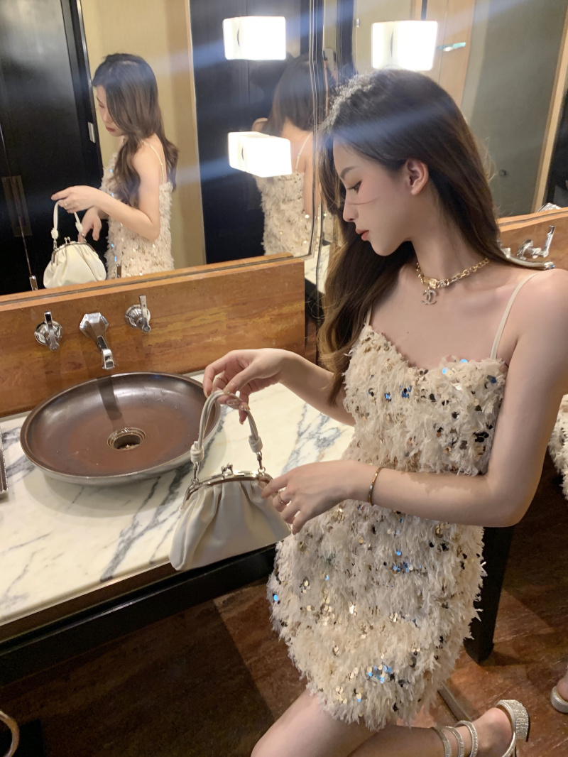 性感短款生日party小禮裙氛圍感亮片裙氣質小眾a字吊帶連衣裙春夏
