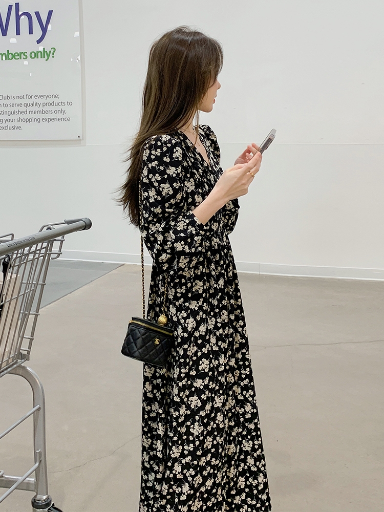 法式赫本風高級感碎花連衣裙女2024年春季新款黑色內搭打底長裙子