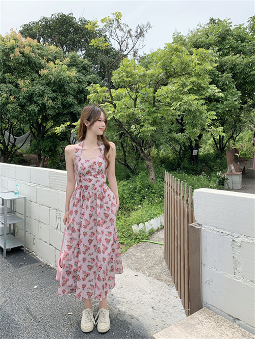 初戀長裙復古溫柔風吊帶裙碎花連衣裙女夏季設計感小眾性感連衣裙