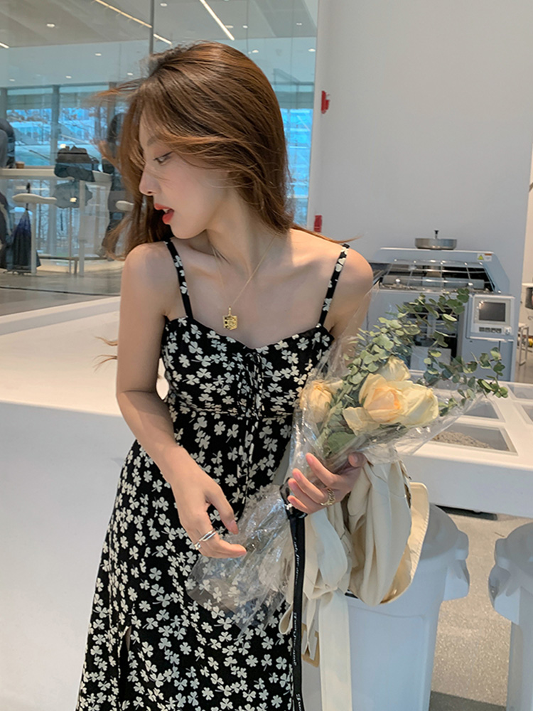 200斤胖妹妹大碼吊帶連衣裙女2024新款微胖mm遮肚顯瘦法式碎花裙