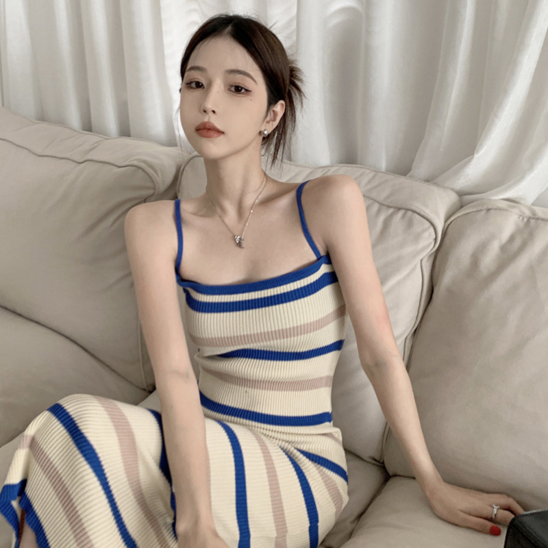 Striped knitted suspender dress, hot girl temperament, waist-hugging hip skirt, mid-length retro sleeveless skirt, autumn