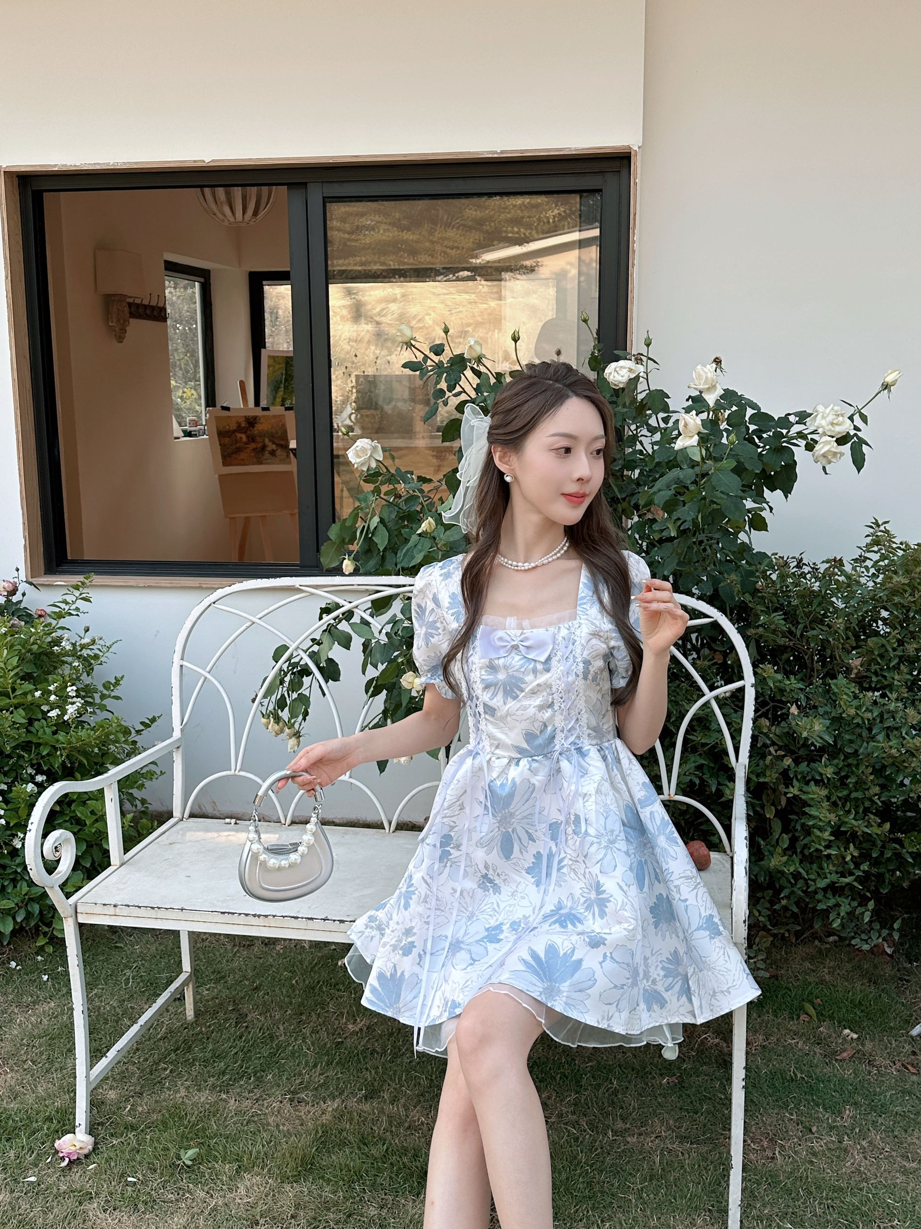 茶歇在逃公主短裙女2024夏季溫柔風法式蝴蝶結方領蓬蓬碎花連衣裙