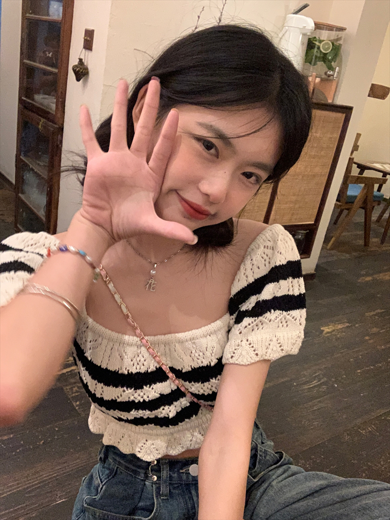 法式方領小飛袖條紋針織衫女夏季薄款鏤空設計感小眾別致短款上衣