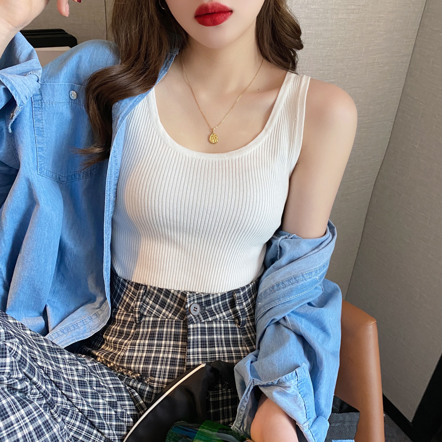 黑色春夏新款短款無袖針織打底背心女夏季性感飾扣短款美背白吊帶