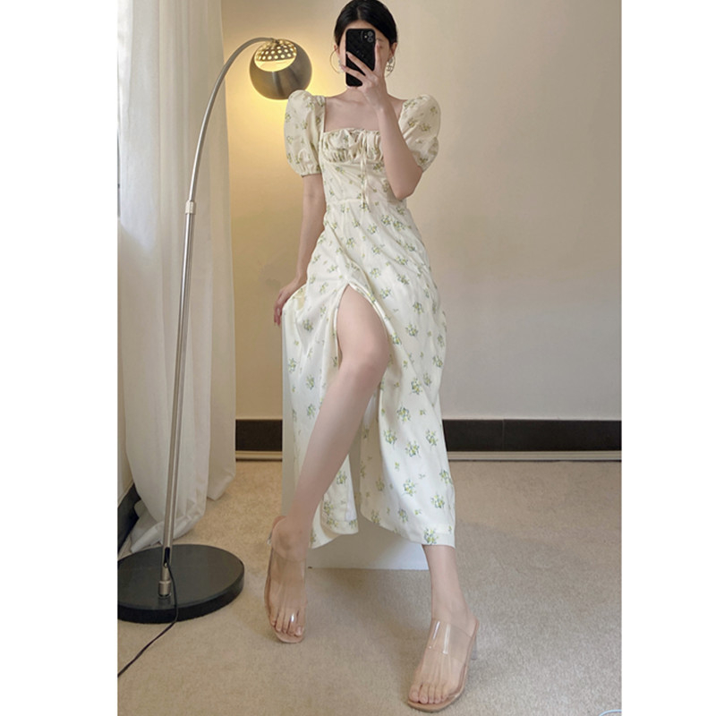 法式泡泡袖碎花裙女收腰英倫風顯瘦街拍復古溫柔開叉甜辣炸街連衣