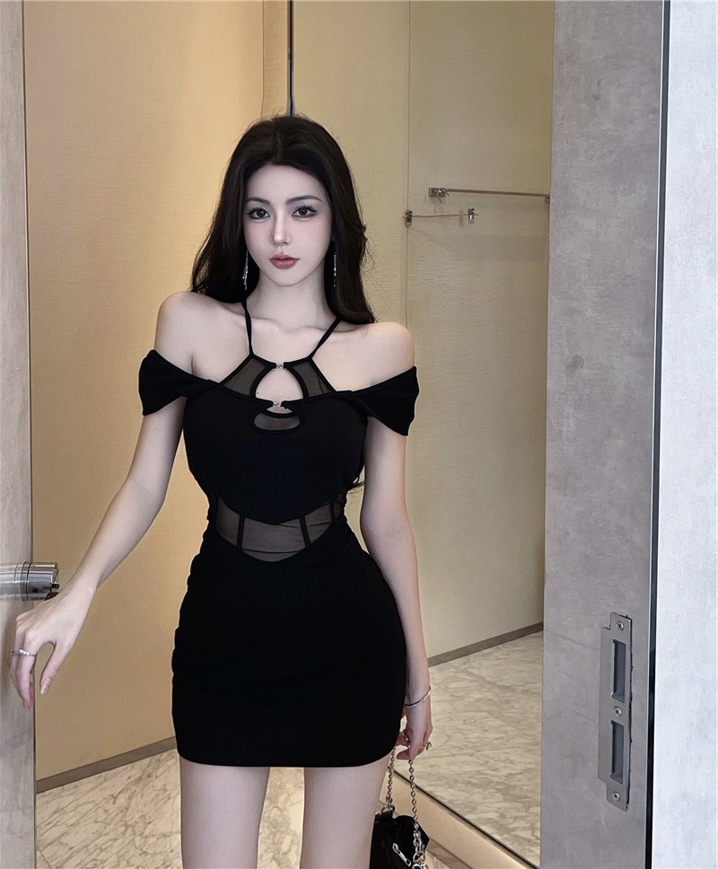 Hot girl sexy see-through mesh black dress royal sister style showing figure slimming hip-hugging skirt summer 2024