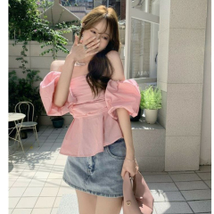 Chic sweet and spicy French camisole blouse for women, summer high-end sexy collarbone one-shoulder top, niche fashion