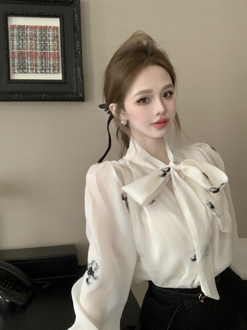 實拍 春季新款法式設計感綁帶花朵蝴蝶結長袖刺繡襯衫女