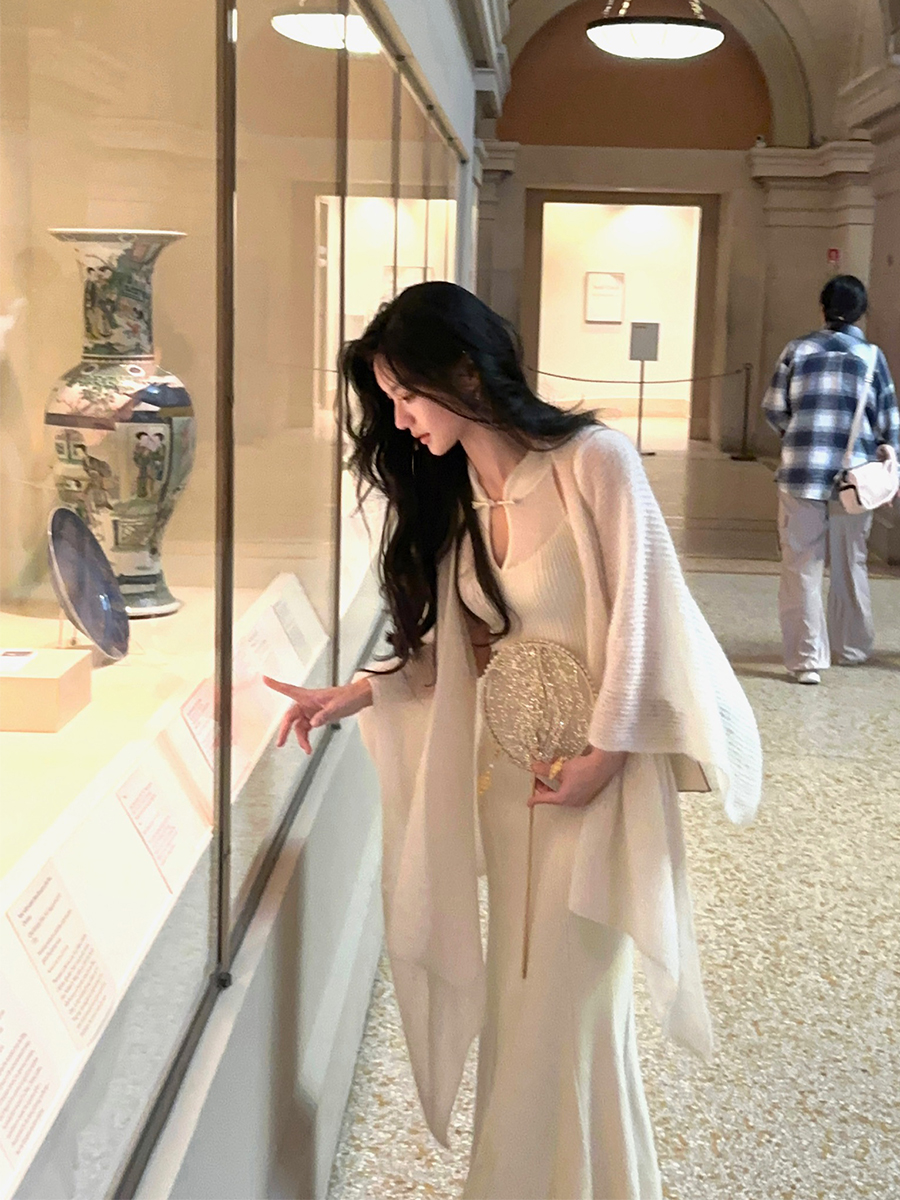 留洋白月光慵懶風披肩開衫女秋設計感魚尾旗袍針織連衣裙