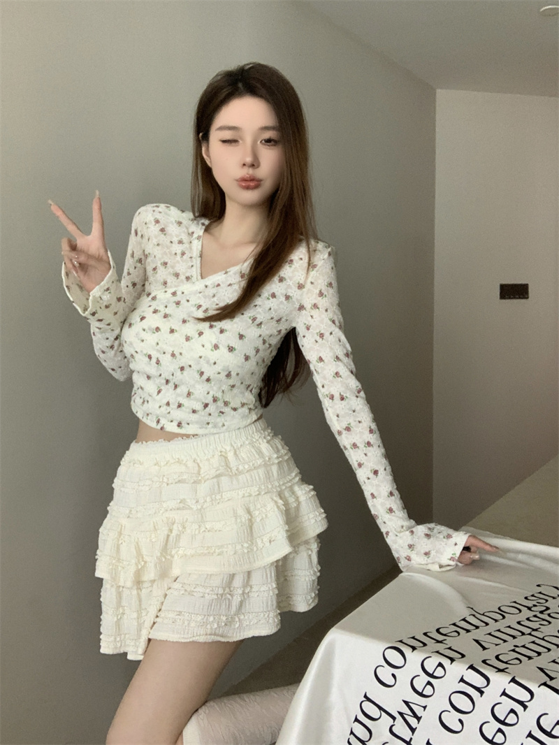 實拍   純欲風性感修身長袖小碎花T恤V領荷葉邊辣妹減齡上衣