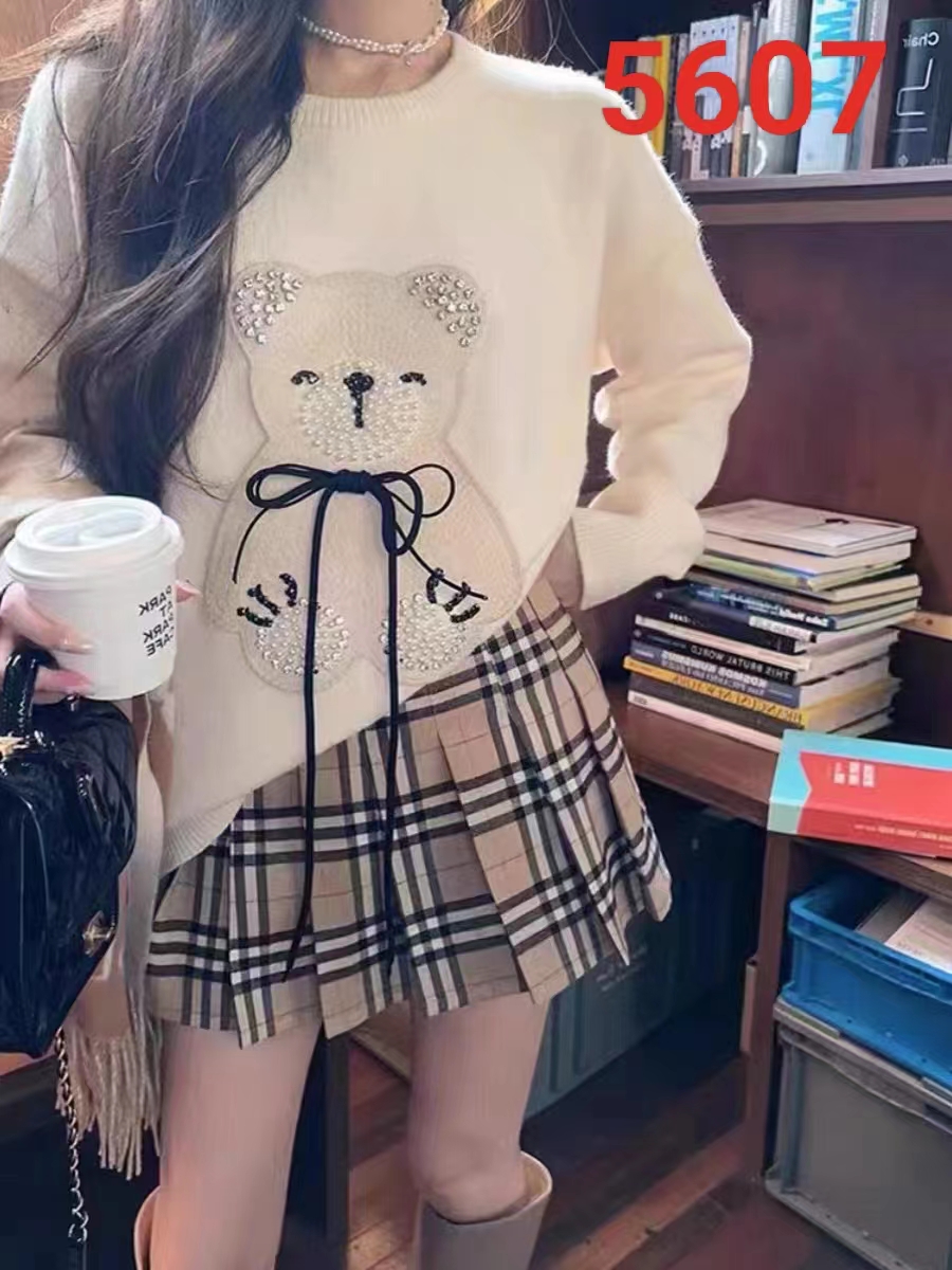 新款圓領套頭小熊寬鬆顯瘦小眾高級感針織毛衣女加厚
