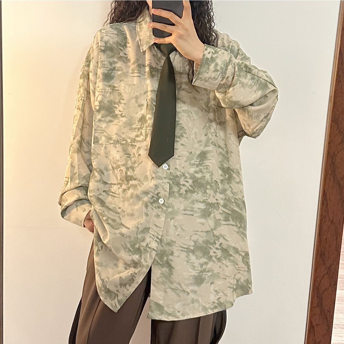 2024設計感春秋新款美式復古寬鬆港風扎染碎花領帶長袖襯衫外套女