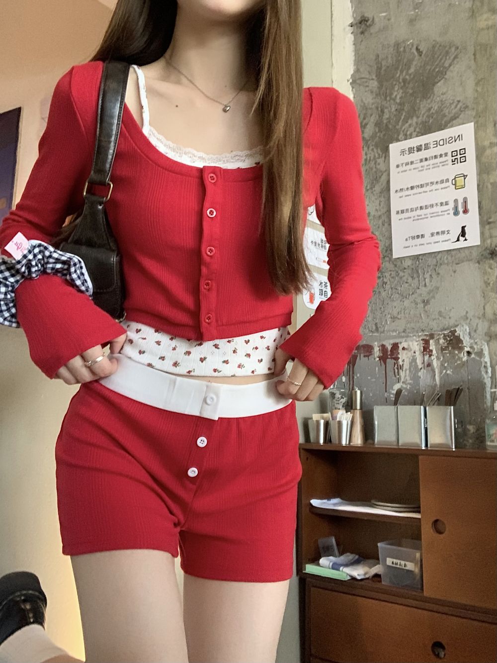 實拍三標齊甜美碎花蕾絲拼接上衣+高腰熱褲女兩件套