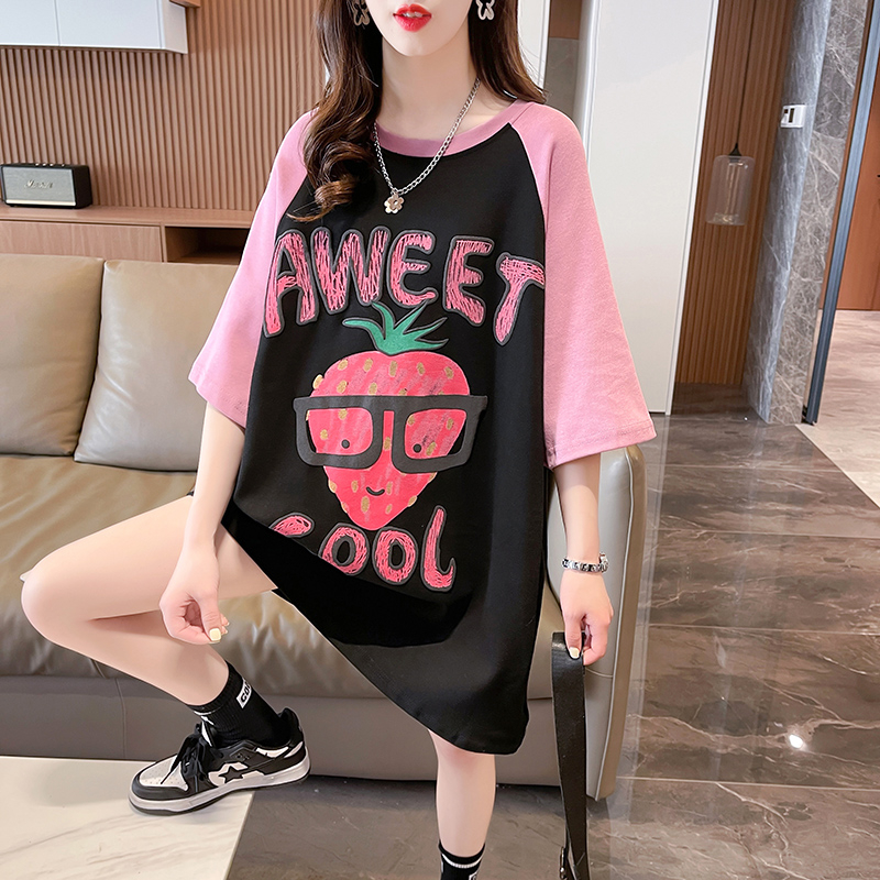實拍2024夏季印花草莓卡通插肩袖大碼寬鬆百搭上衣T恤女