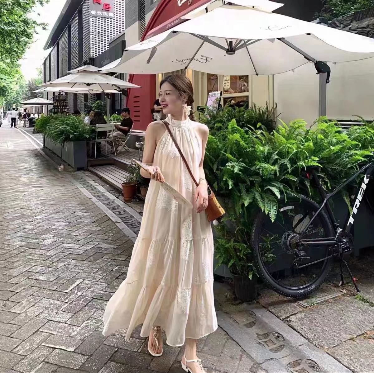 法式氣質吊帶連衣裙裙子女小個子收腰海邊度假A字裙長裙