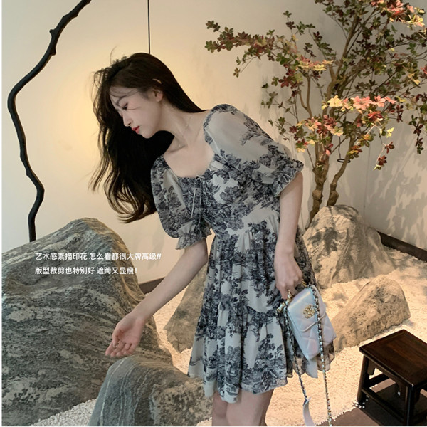 泡泡袖連衣裙設計感小眾方領收腰顯瘦氣質裙子女夏