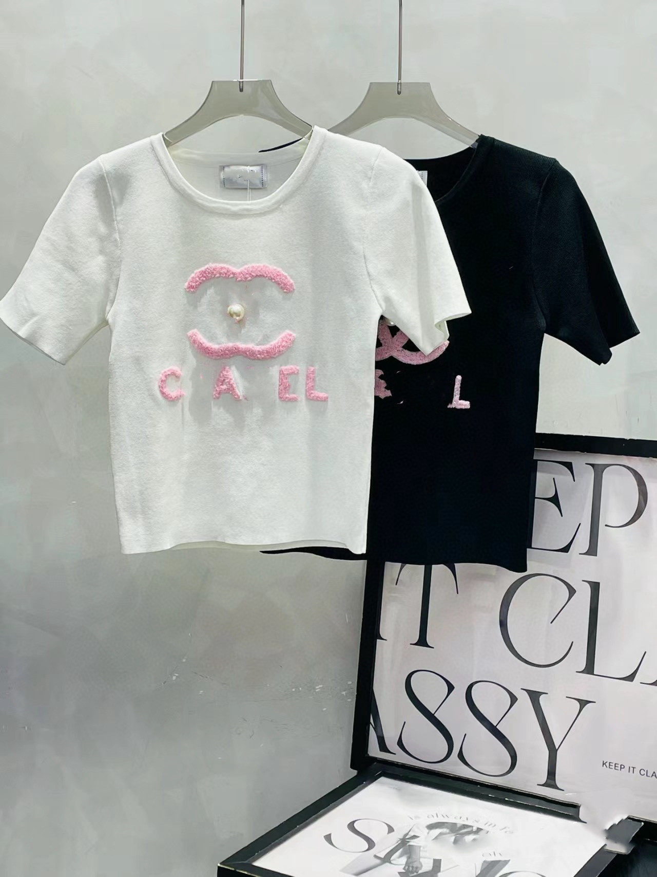 高品質2024早春新款法式圓領套頭釘珠字母毛巾刺繡短袖針織女上衣