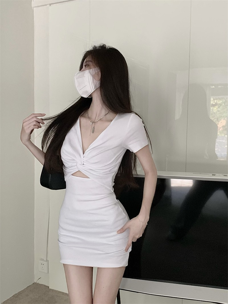 辣妹性感鏤空v領短袖連衣裙女裝夏季白色氣質交叉收腰包臀短裙子