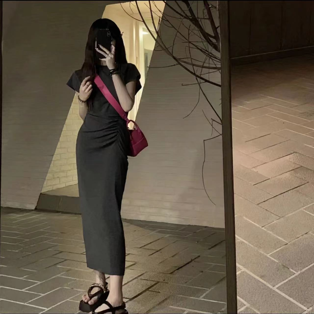 夏季短袖圓領連衣裙深灰色高腰包臀裙皺褶中長款A字裙女