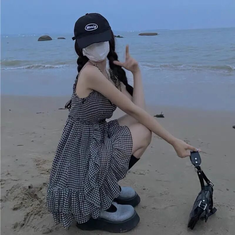 荷葉邊收腰千鳥格吊帶連衣裙女2024年夏季新款氣質小個子短裙子潮