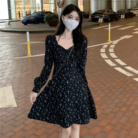 長袖碎花連衣裙女春秋季2024新款設計感小眾小個子氣質短裙子