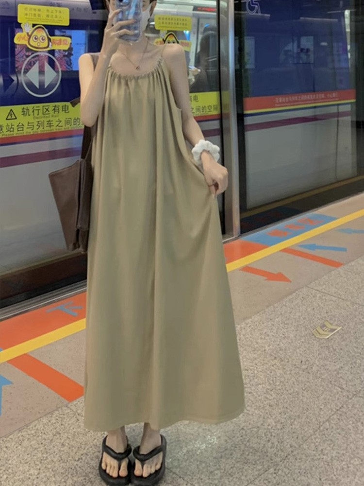 掛脖式吊帶連衣裙子女夏季2024新款梨型身材寬鬆顯瘦氣質法式長裙