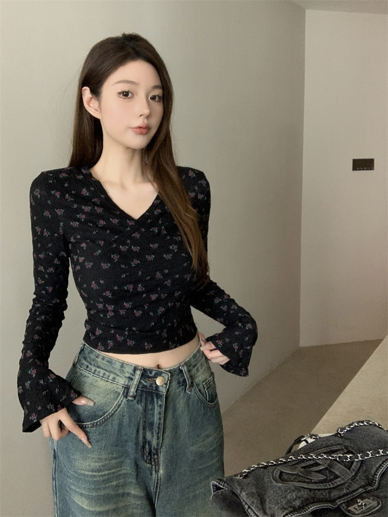 實拍   純欲風性感修身長袖小碎花T恤V領荷葉邊辣妹減齡上衣