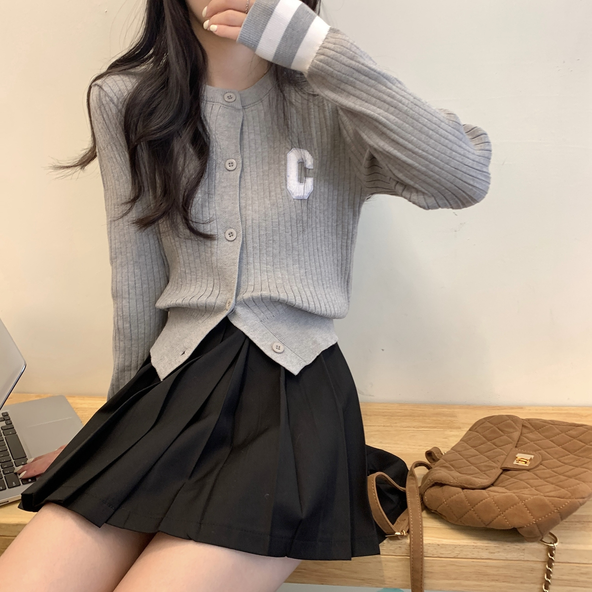 2024年辣妹短款圓領刺繡撞色木耳邊針織外搭小開衫初秋上衣女