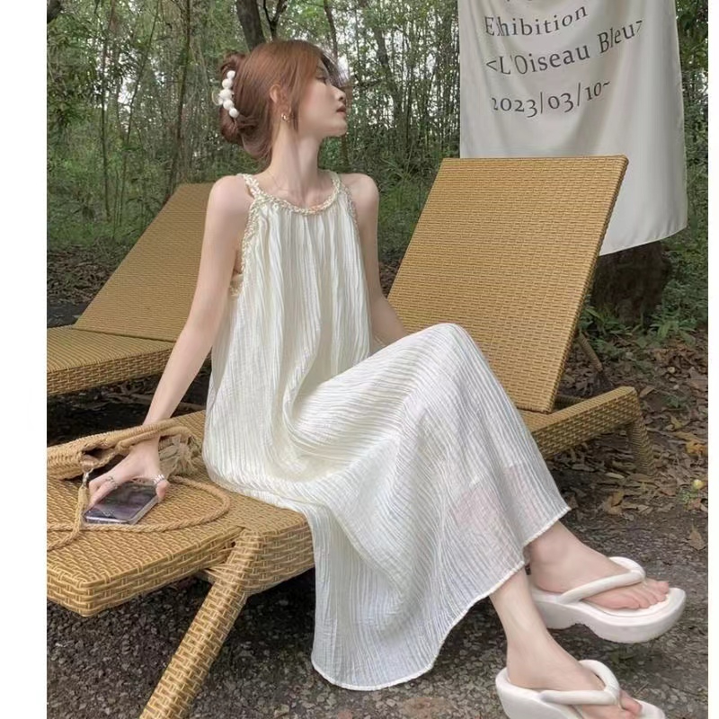 掛脖仙氣小吊帶連衣裙子女夏季新款寬鬆無袖露肩質感中長裙小個子
