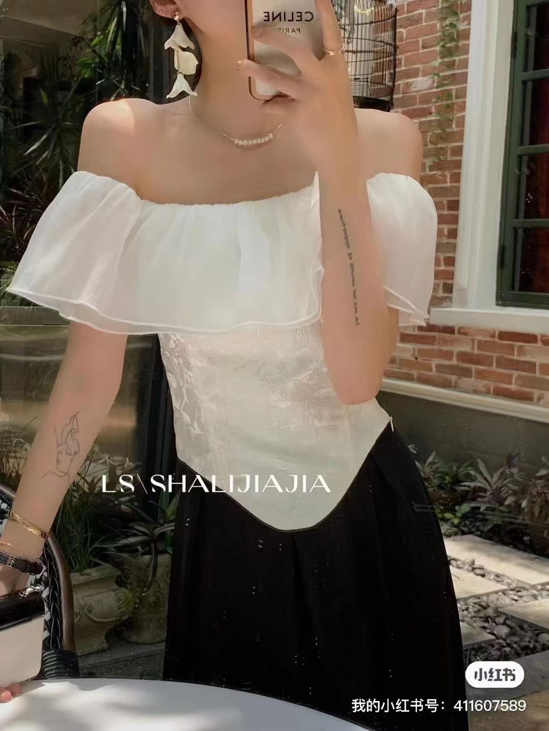 法式小眾不規則別致上衣女夏新款設計感洋氣時尚荷葉邊一字肩襯衣