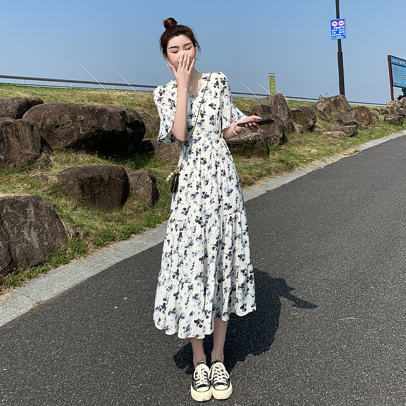連衣裙女2024夏季新款氣質中長款短袖V領雪紡碎花荷葉袖大擺長裙
