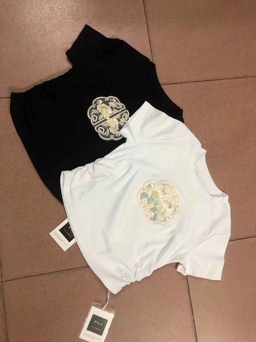 刺繡復古2024春夏新款國風民族風正肩短袖T恤女氣質別致內搭上衣
