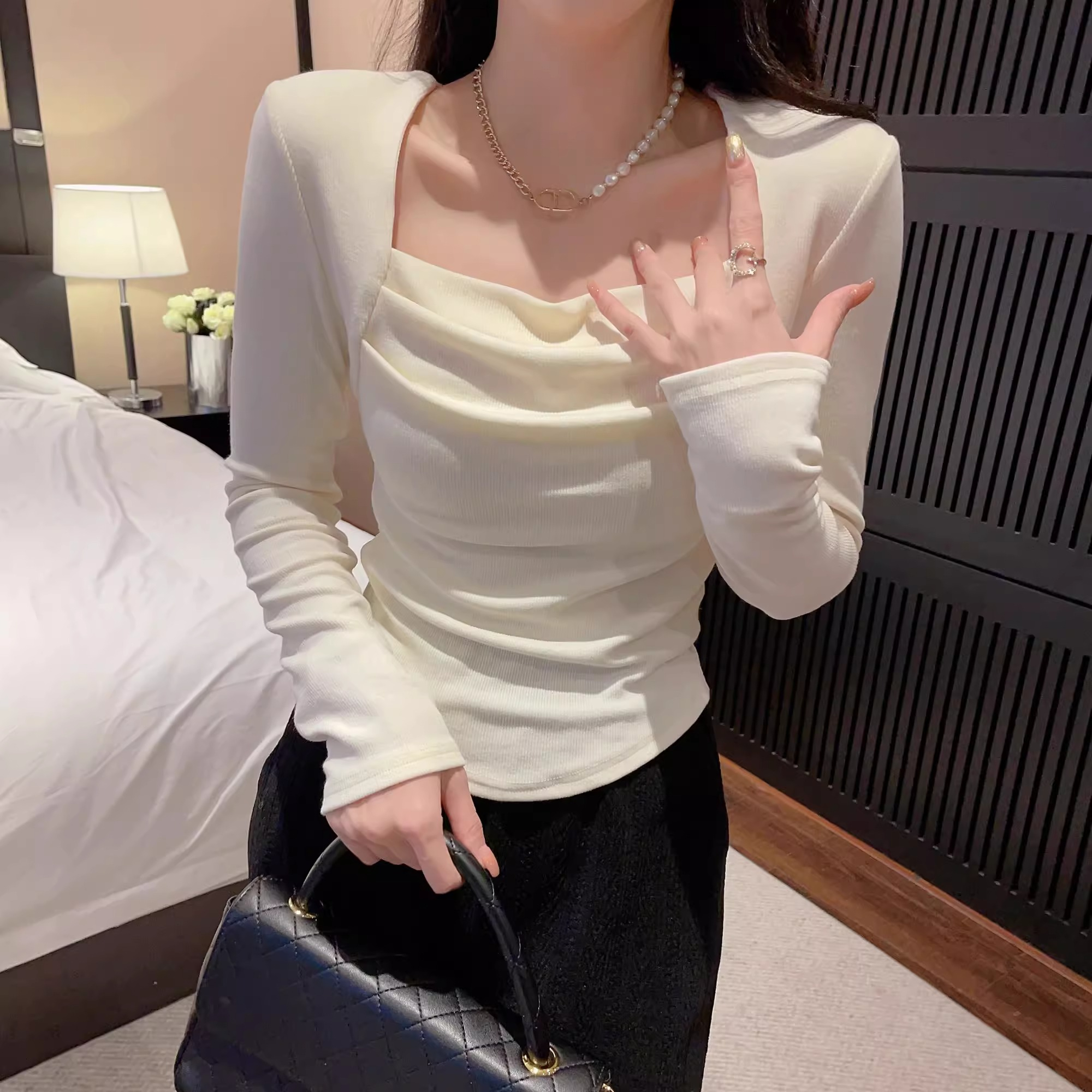純欲方領褶皺鎖骨修身打底衫上衣女春秋小眾設計感內搭長袖T恤潮