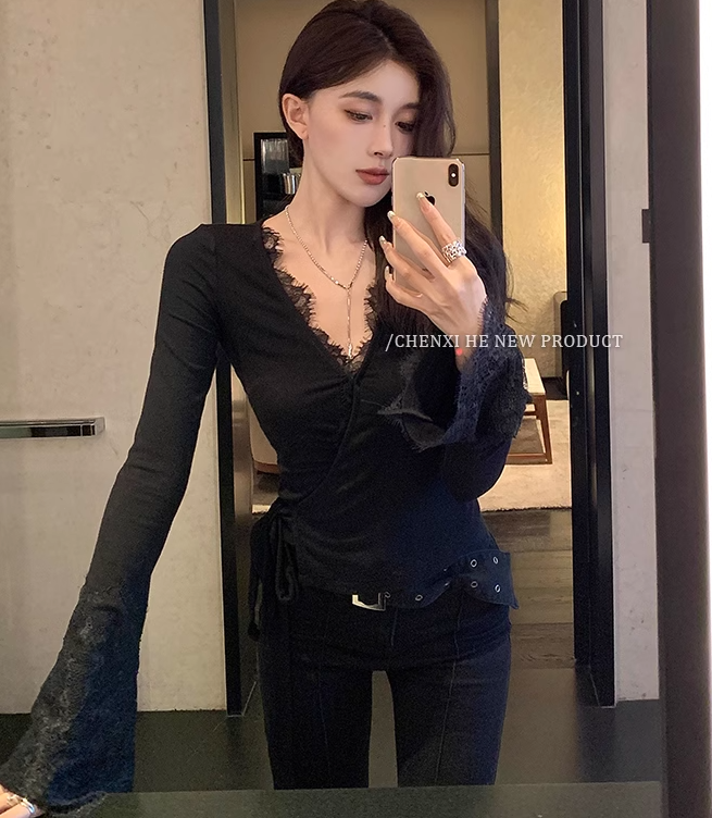何晨曦 黑色性感v領蕾絲拼接綁帶上衣女設計感修身長袖打底衫內搭