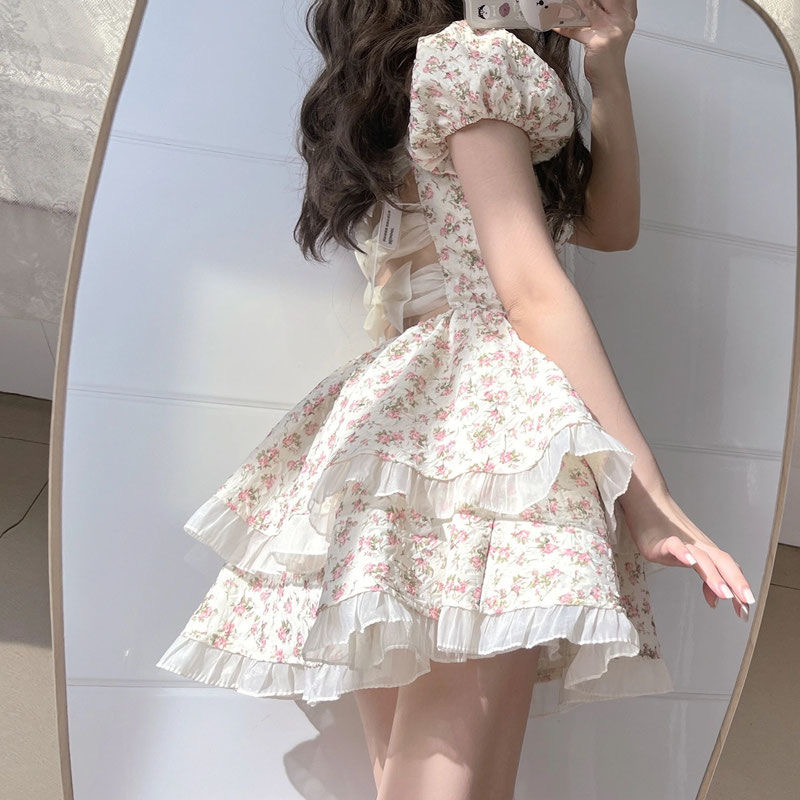 新款辣妹碎花連衣裙女夏季法式甜美風設計感小個子泡泡袖短裙子