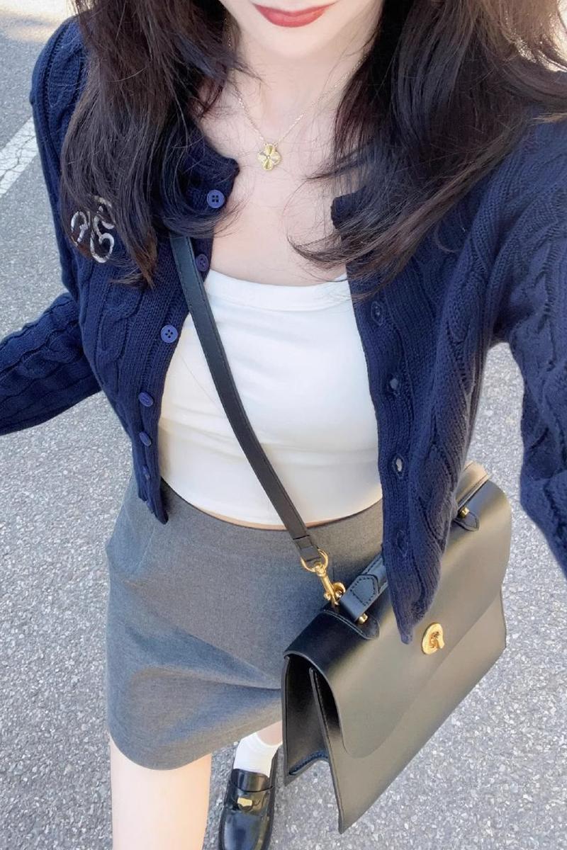 日系復古麻花開衫毛衣外套女春秋季2024新款圓領針織軟糯短款上衣